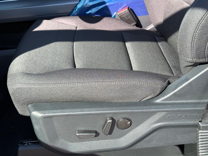 Ford F-150 Vehicle Full-screen Gallery Image 19