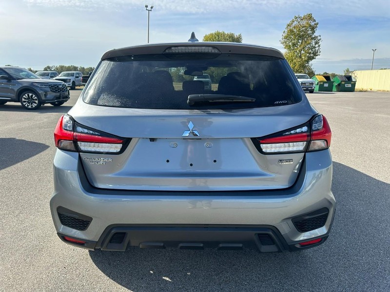 Mitsubishi Outlander Sport Vehicle Full-screen Gallery Image 4