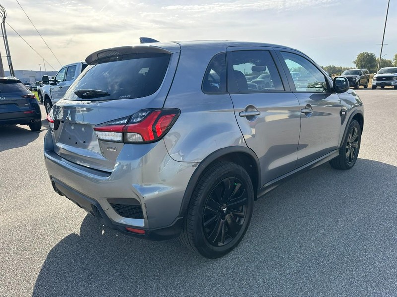 Mitsubishi Outlander Sport Vehicle Full-screen Gallery Image 6