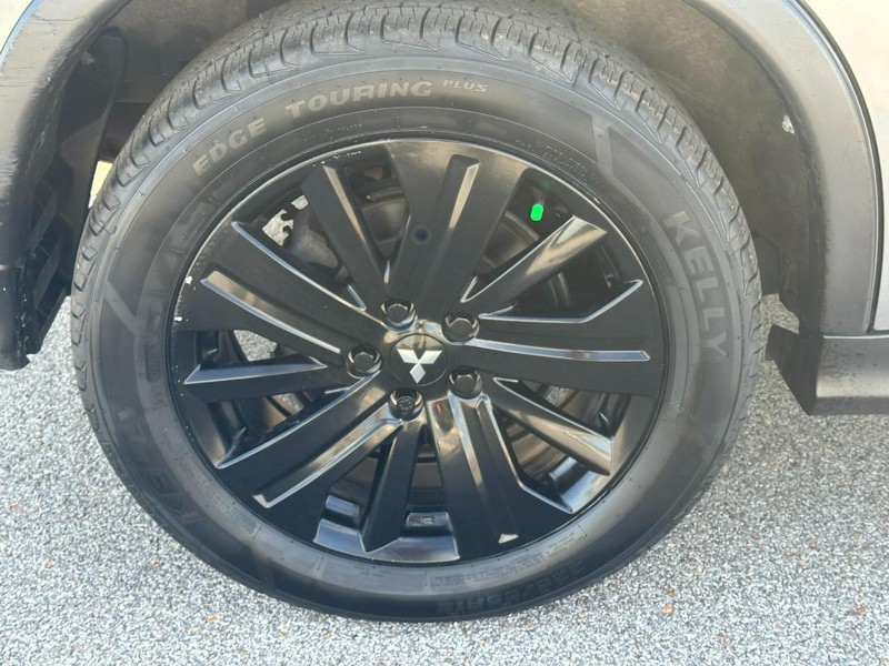 Mitsubishi Outlander Sport Vehicle Full-screen Gallery Image 7