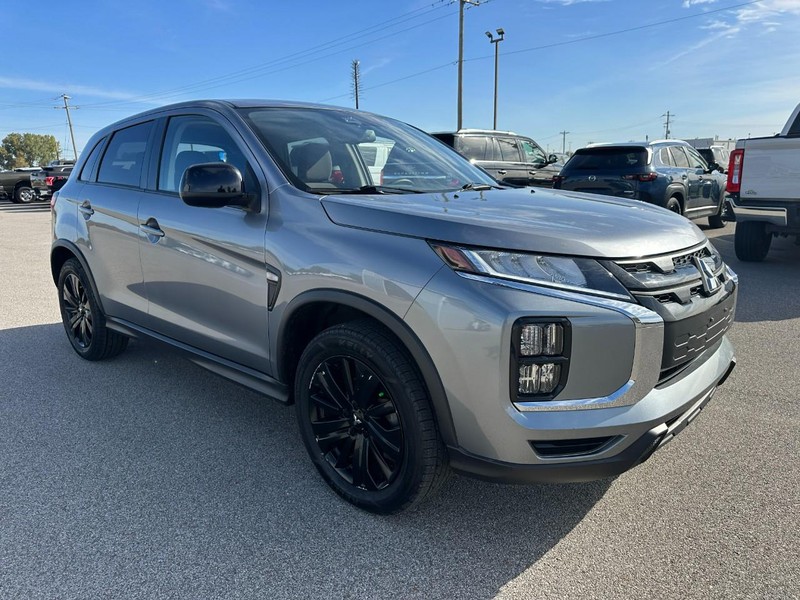 Mitsubishi Outlander Sport Vehicle Full-screen Gallery Image 8