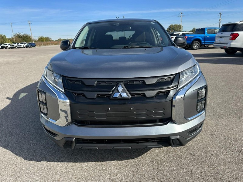 Mitsubishi Outlander Sport Vehicle Full-screen Gallery Image 9