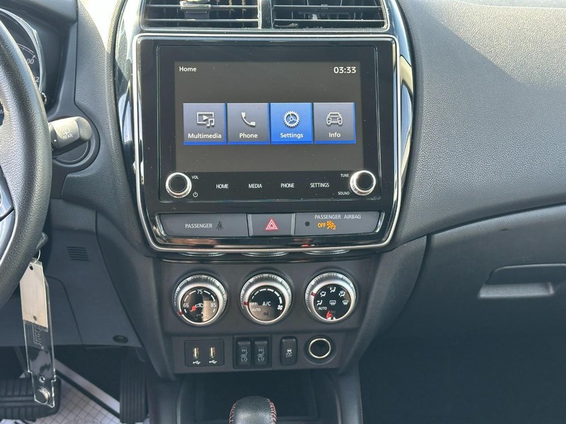 Mitsubishi Outlander Sport Vehicle Full-screen Gallery Image 13