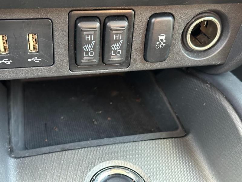 Mitsubishi Outlander Sport Vehicle Full-screen Gallery Image 21