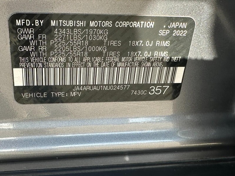 Mitsubishi Outlander Sport Vehicle Full-screen Gallery Image 23