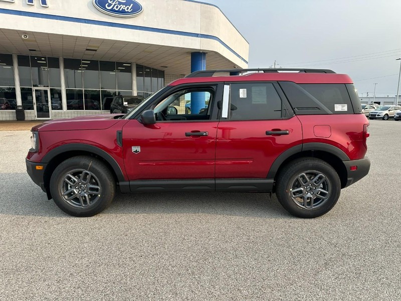 Ford Bronco Sport Vehicle Full-screen Gallery Image 2