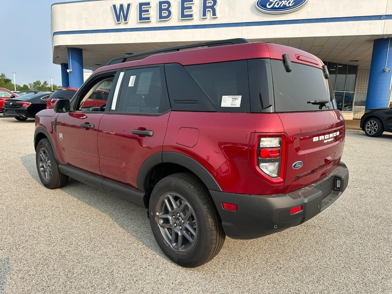 Ford Bronco Sport Vehicle Full-screen Gallery Image 3