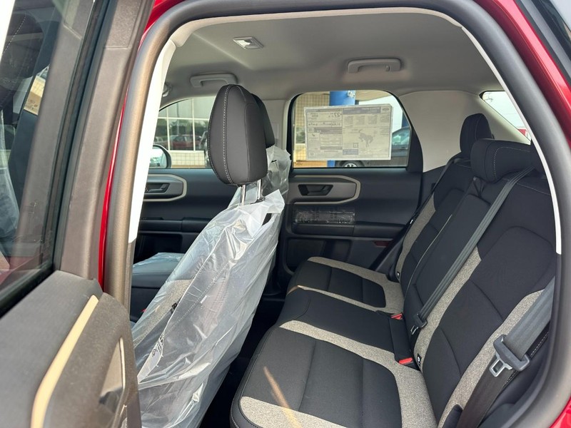 Ford Bronco Sport Vehicle Full-screen Gallery Image 4