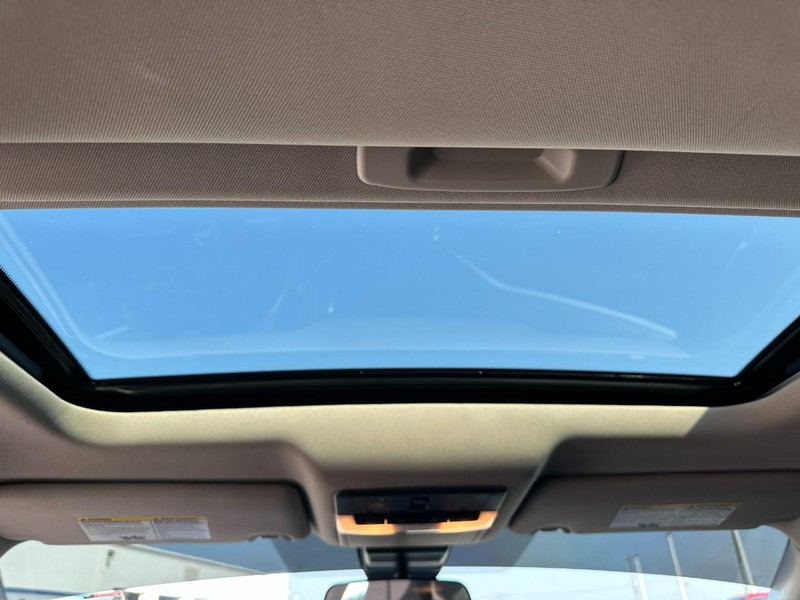 Nissan Altima Vehicle Full-screen Gallery Image 11