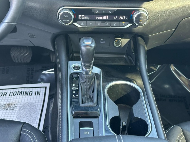 Nissan Altima Vehicle Full-screen Gallery Image 15