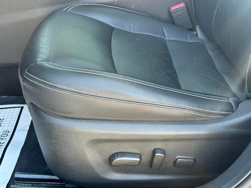 Nissan Altima Vehicle Full-screen Gallery Image 18