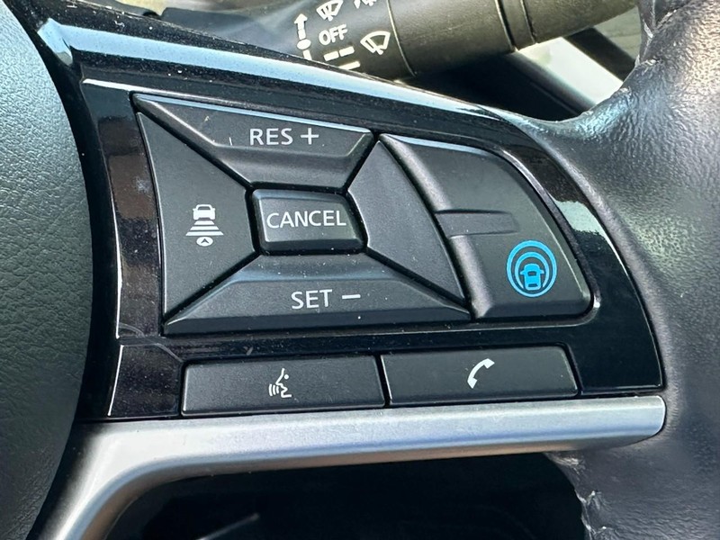 Nissan Altima Vehicle Full-screen Gallery Image 20