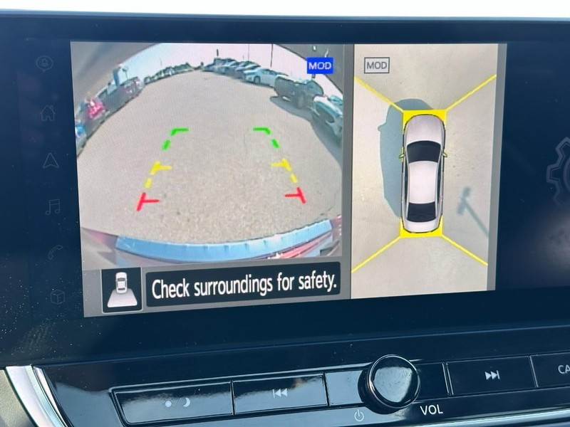 Nissan Altima Vehicle Full-screen Gallery Image 23