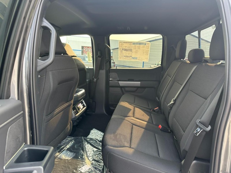 Ford F-150 Vehicle Full-screen Gallery Image 4