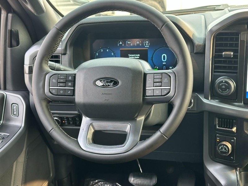 Ford F-150 Vehicle Full-screen Gallery Image 6