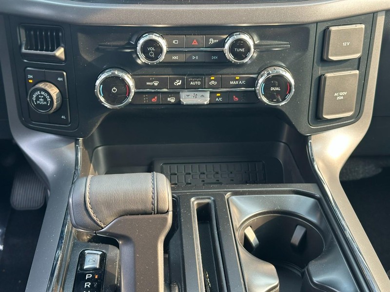 Ford F-150 Vehicle Full-screen Gallery Image 8