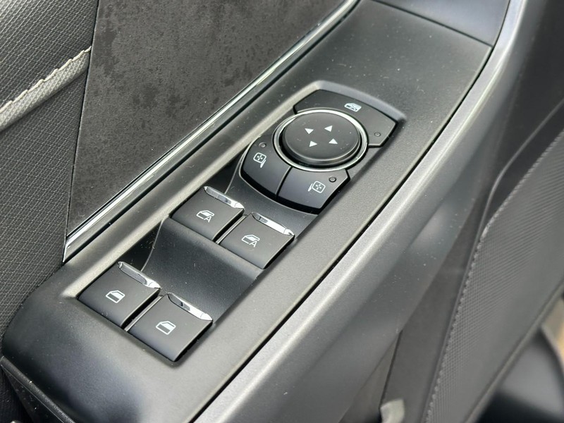 Ford F-150 Vehicle Full-screen Gallery Image 9