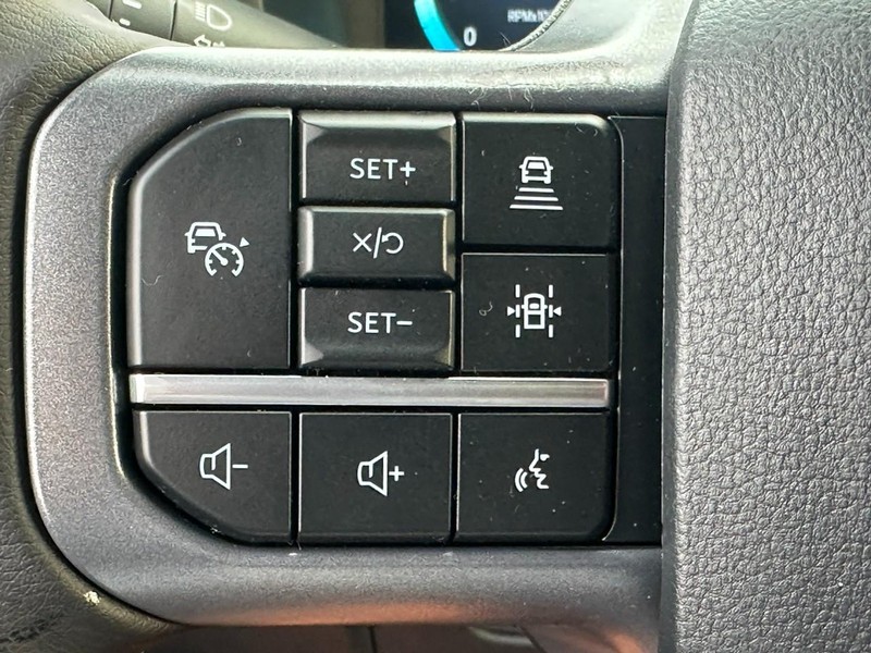 Ford F-150 Vehicle Full-screen Gallery Image 11