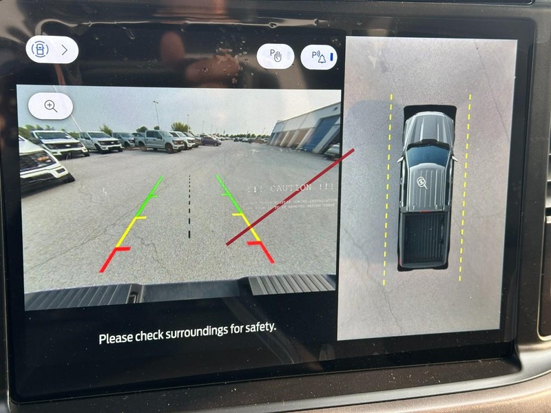 Ford F-150 Vehicle Full-screen Gallery Image 16