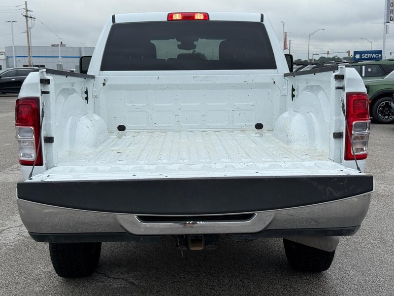Ram 2500 Vehicle Full-screen Gallery Image 6