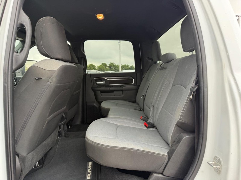 Ram 2500 Vehicle Full-screen Gallery Image 10