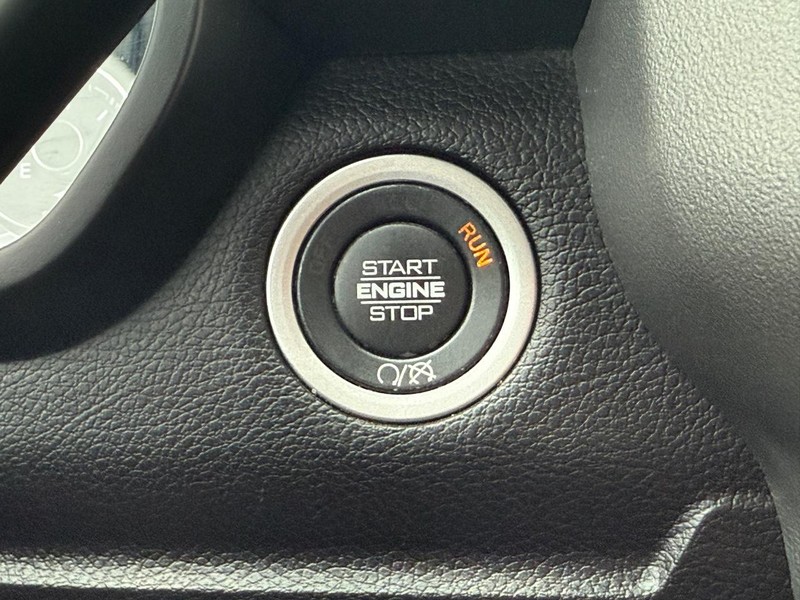 Ram 2500 Vehicle Full-screen Gallery Image 15