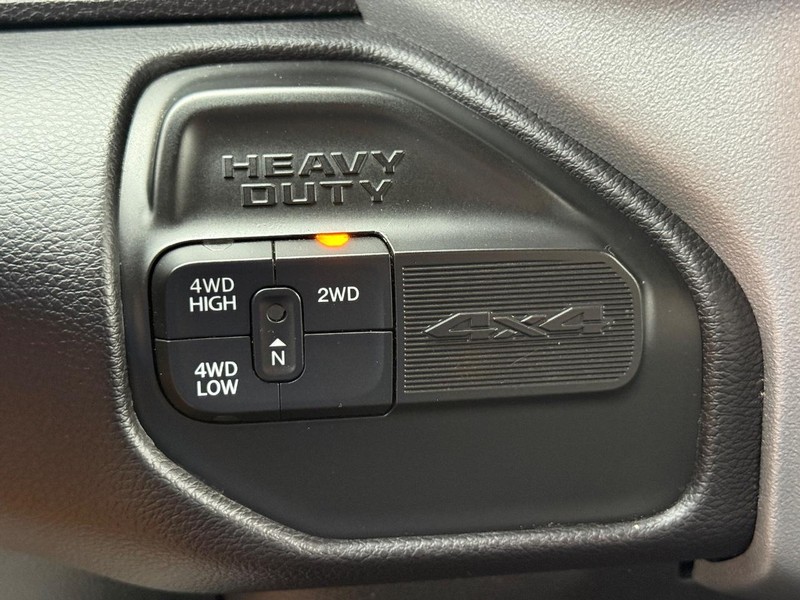 Ram 2500 Vehicle Full-screen Gallery Image 16