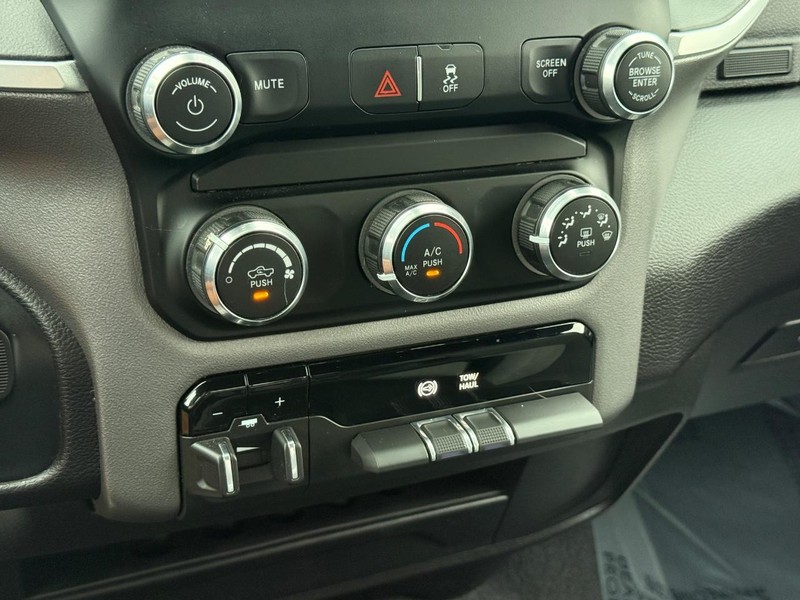 Ram 2500 Vehicle Full-screen Gallery Image 19