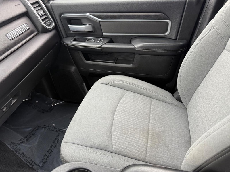 Ram 2500 Vehicle Full-screen Gallery Image 20