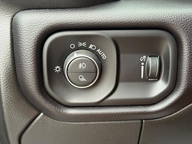 Ram 2500 Vehicle Full-screen Gallery Image 22