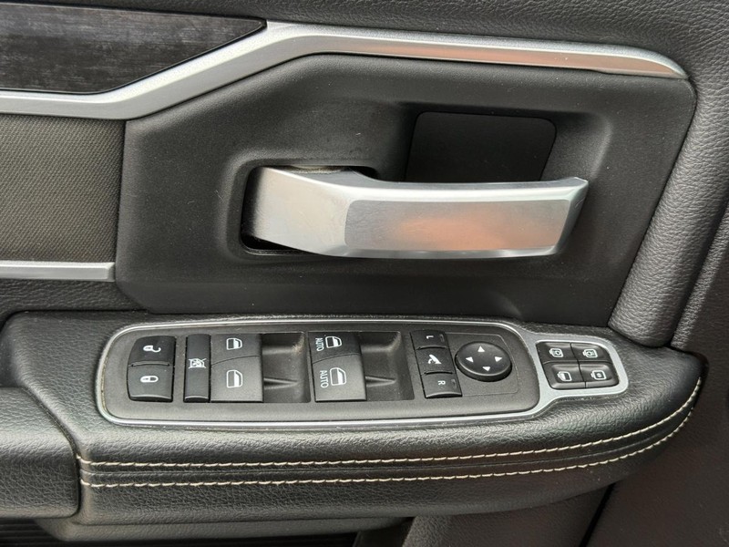 Ram 2500 Vehicle Full-screen Gallery Image 23