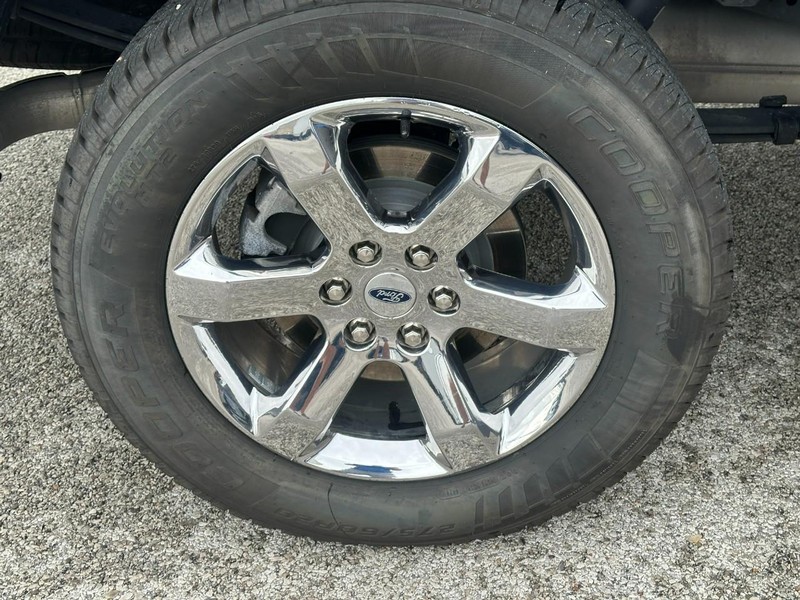 Ford F-150 Vehicle Full-screen Gallery Image 7