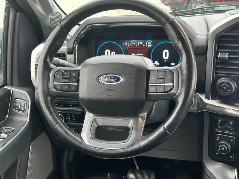 Ford F-150 Vehicle Full-screen Gallery Image 12