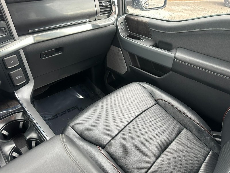 Ford F-150 Vehicle Full-screen Gallery Image 15