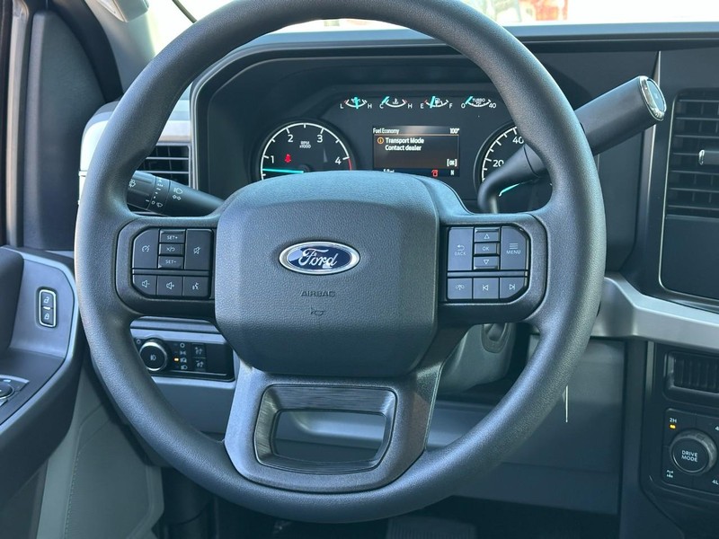 Ford Super Duty F-250 SRW Vehicle Full-screen Gallery Image 6