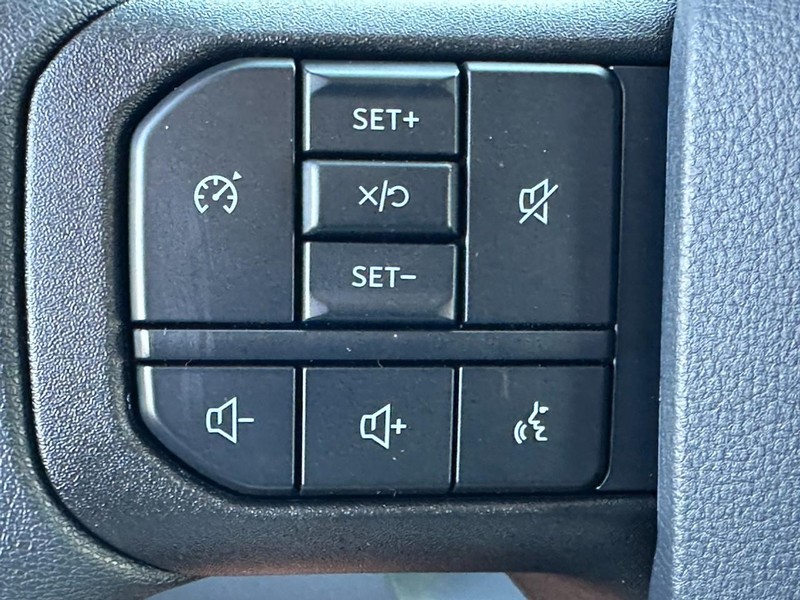 Ford Super Duty F-250 SRW Vehicle Full-screen Gallery Image 11