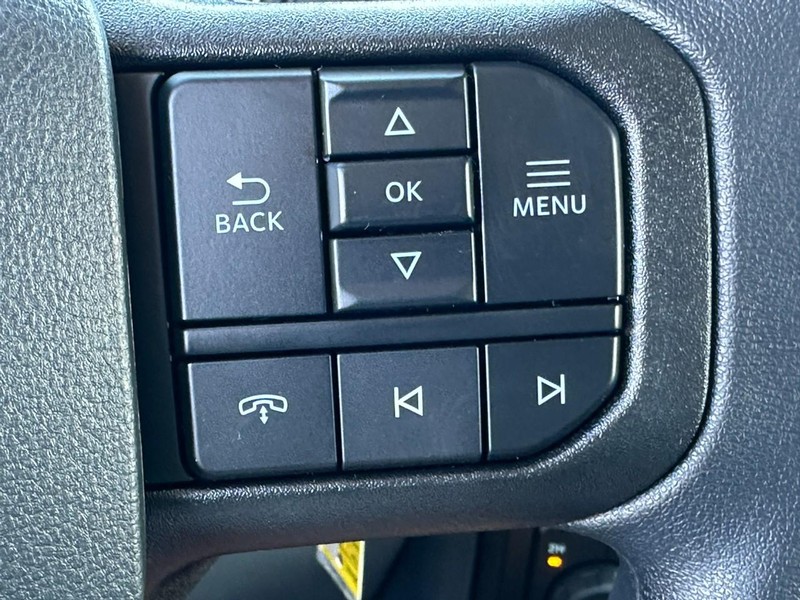 Ford Super Duty F-250 SRW Vehicle Full-screen Gallery Image 12