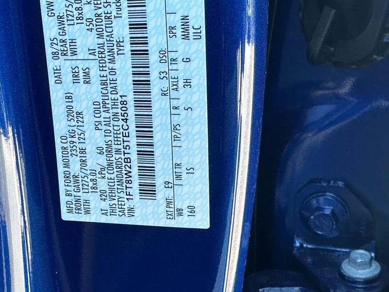 Ford Super Duty F-250 SRW Vehicle Full-screen Gallery Image 15