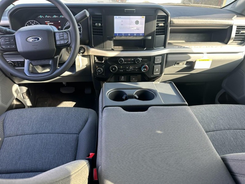 Ford Super Duty F-250 SRW Vehicle Full-screen Gallery Image 5