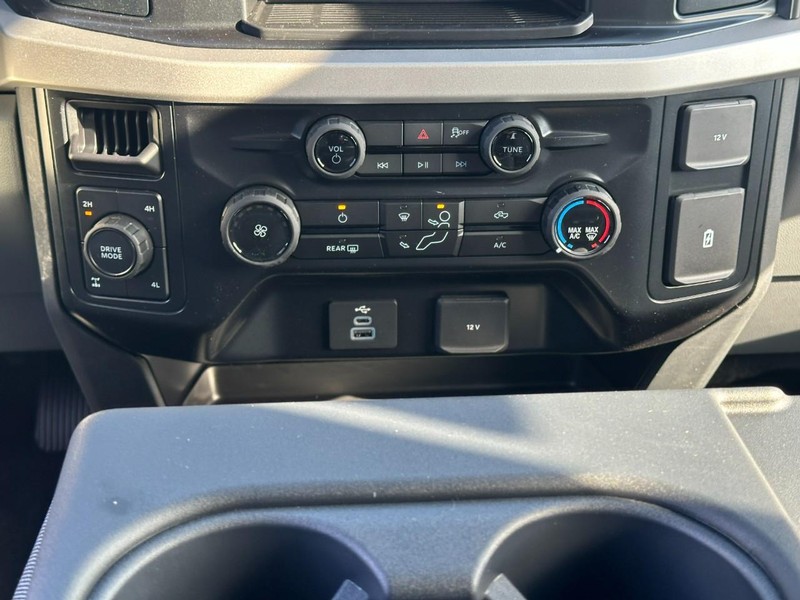 Ford Super Duty F-250 SRW Vehicle Full-screen Gallery Image 8