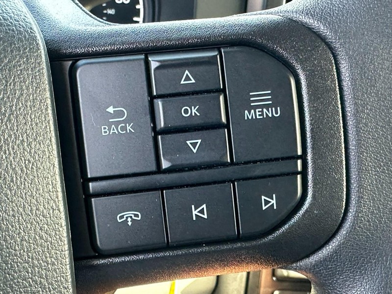 Ford Super Duty F-250 SRW Vehicle Full-screen Gallery Image 12