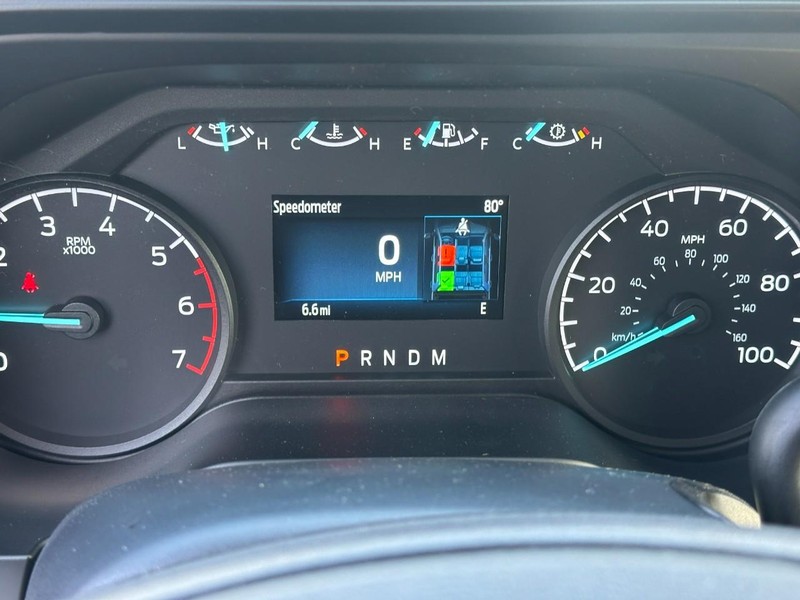 Ford Super Duty F-250 SRW Vehicle Full-screen Gallery Image 13