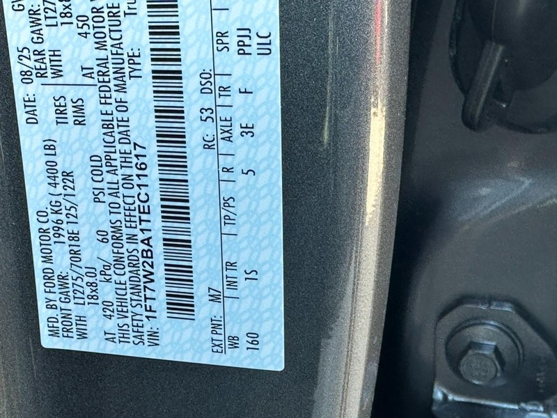 Ford Super Duty F-250 SRW Vehicle Full-screen Gallery Image 15