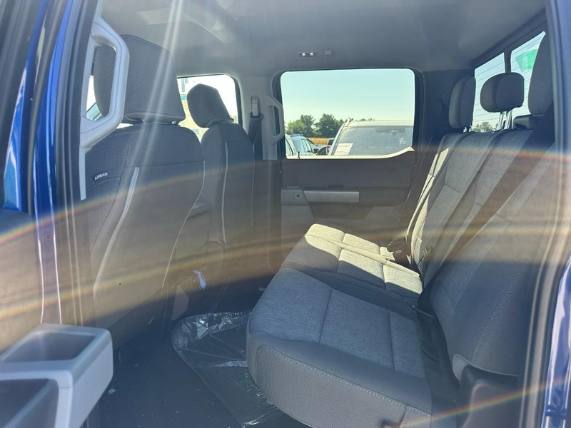 Ford Super Duty F-250 SRW Vehicle Full-screen Gallery Image 4