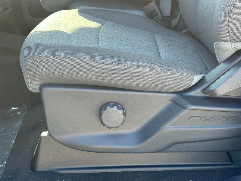 Ford Super Duty F-250 SRW Vehicle Full-screen Gallery Image 10