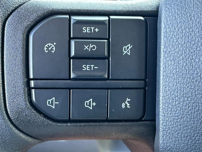 Ford Super Duty F-250 SRW Vehicle Full-screen Gallery Image 11