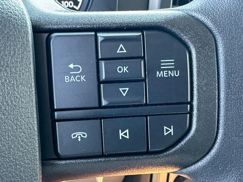 Ford Super Duty F-250 SRW Vehicle Full-screen Gallery Image 12