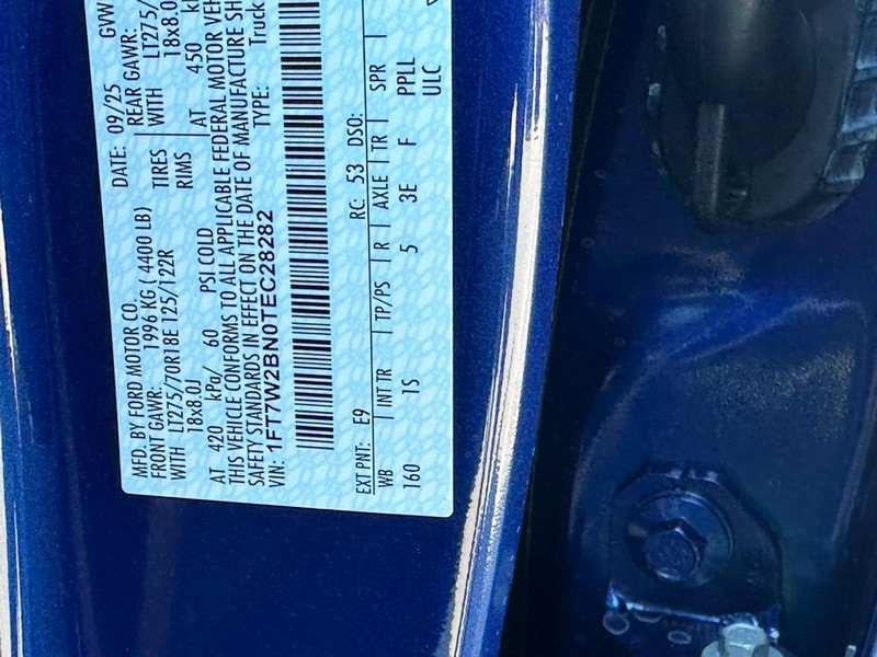 Ford Super Duty F-250 SRW Vehicle Full-screen Gallery Image 15