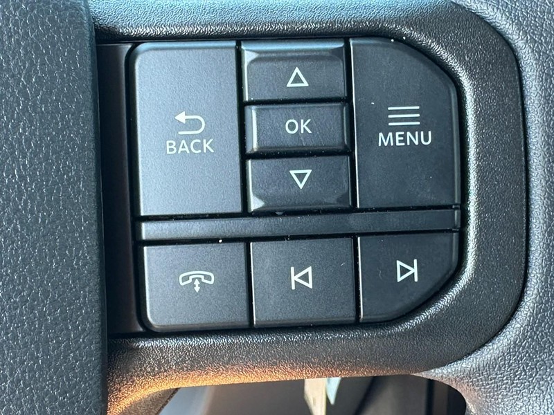 Ford Super Duty F-250 SRW Vehicle Full-screen Gallery Image 12