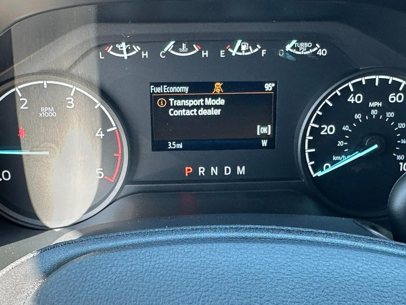 Ford Super Duty F-250 SRW Vehicle Full-screen Gallery Image 13